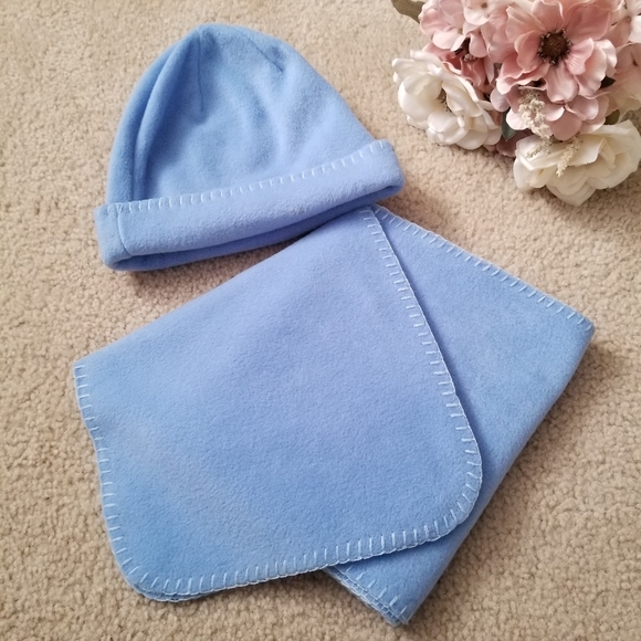 Bundle for $5 ❄ Light Blue Cozy Soft Blanket Hat and Scarf - Picture 2 of 8